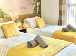 Modern 4-bed stay-away-home sleeps 8 in Preston